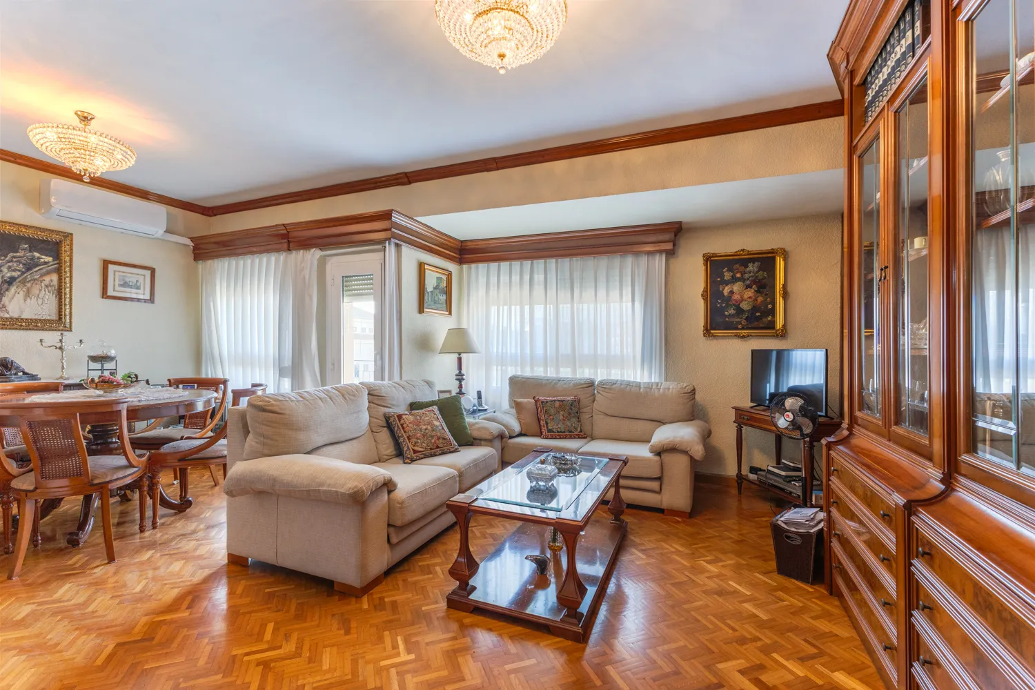 Living room of Flat for sale in  Valencia Capital  with Air Conditioner, Heating and Parquet flooring