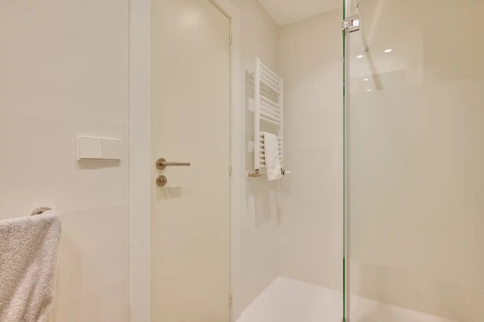 Bathroom of Flat for sale in  Pamplona / Iruña  with Heating and Parquet flooring