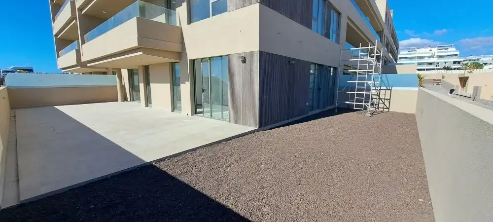 Außenansicht von Wohnungen zum Verkauf in Granadilla de Abona mit Privatgarten, Terrasse und Abstellraum