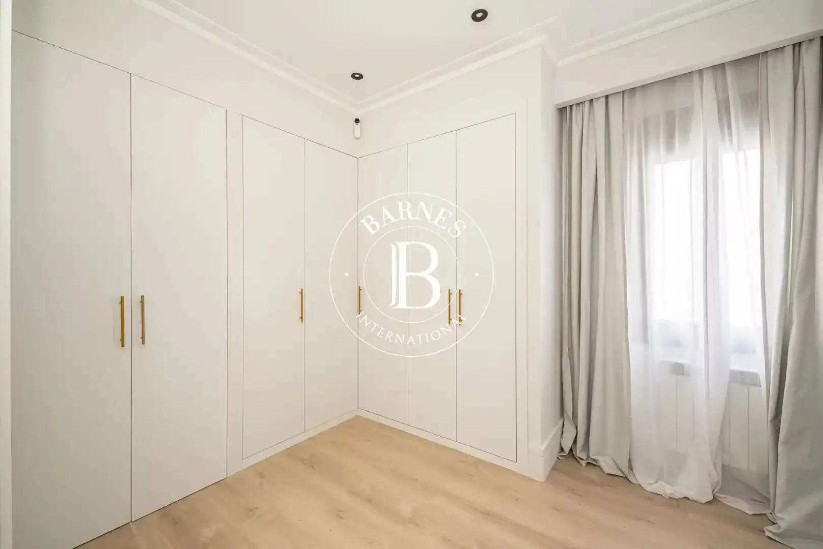 Dormitori de Pis de lloguer en Madrid amb Aire condicionat, Calefacció i Terrassa