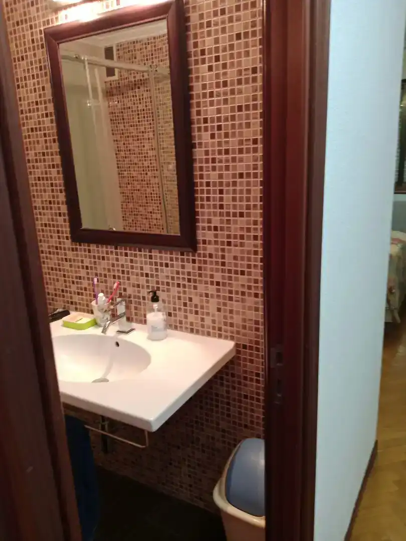 Bathroom of Flat for rent in Vigo   with Parquet flooring, Furnished and Balcony