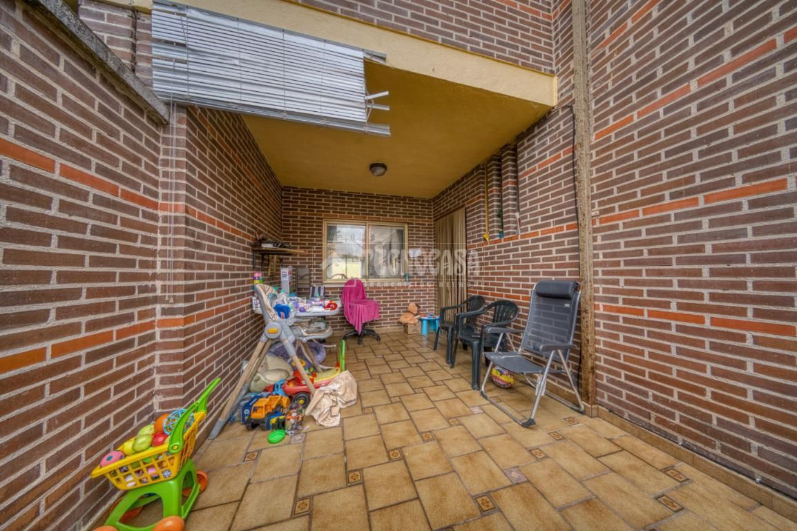 Terrassa de Casa adosada en venda en Laguna de Duero amb Jardí privat