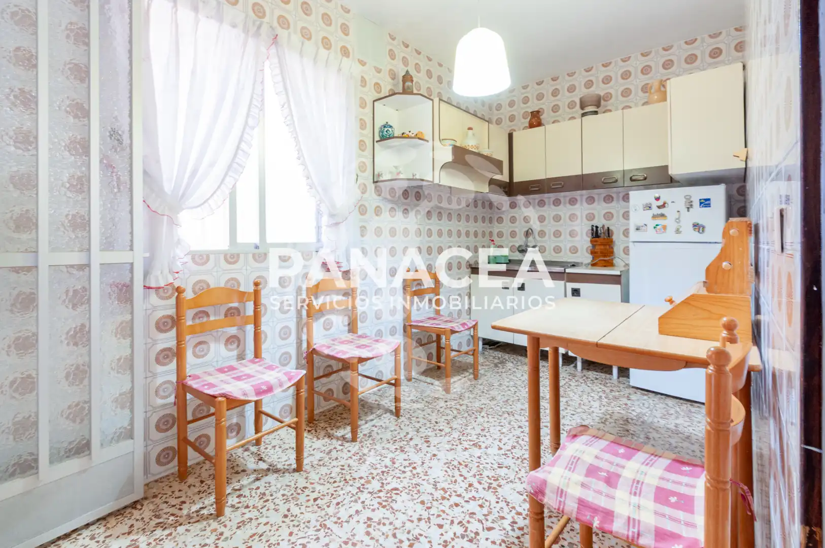 Cuina de Casa o xalet en venda en Roquetas de Mar amb Aire condicionat, Jardí privat i Moblat