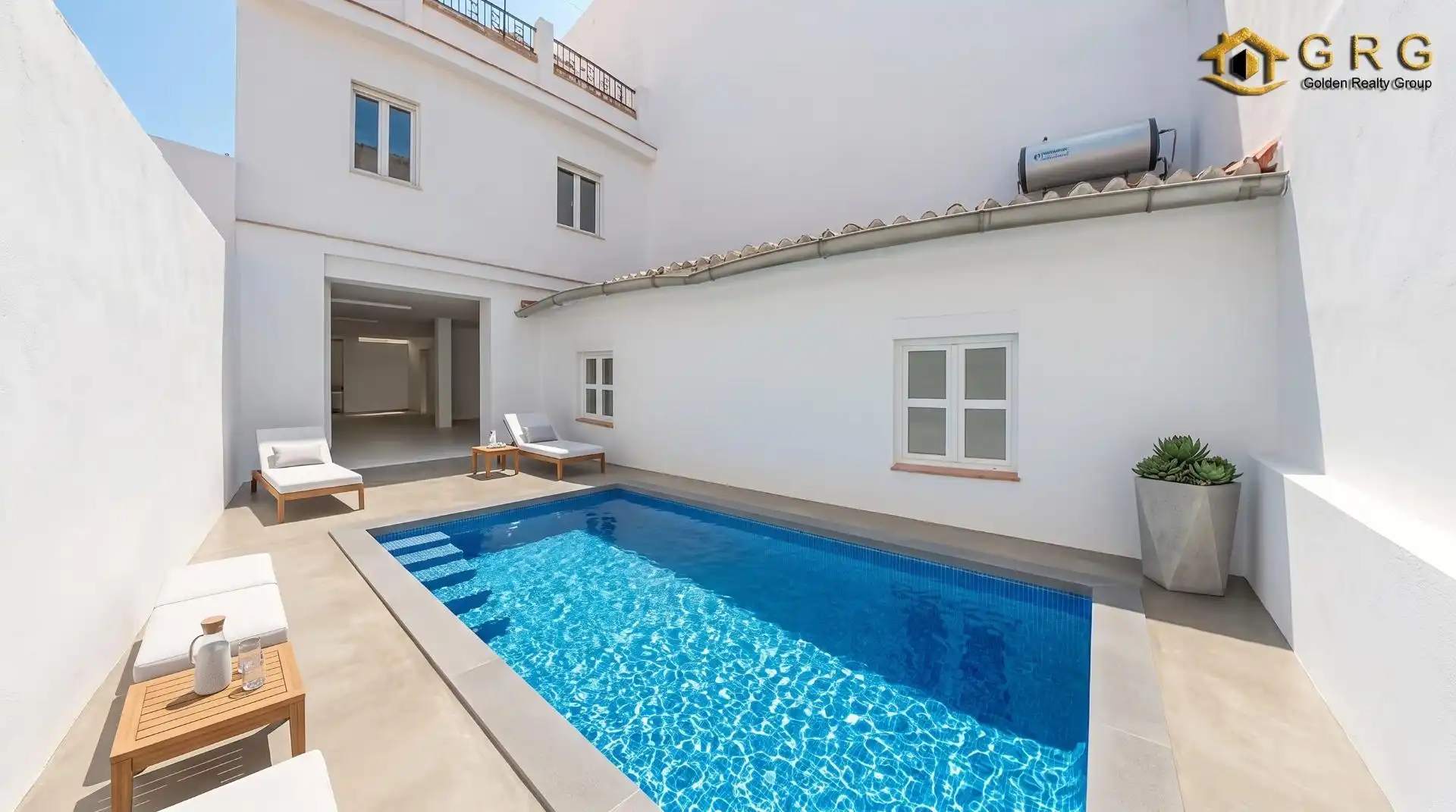 Piscina de Casa adosada en venta en Sanlúcar la Mayor con Aire acondicionado, Calefacción y Terraza