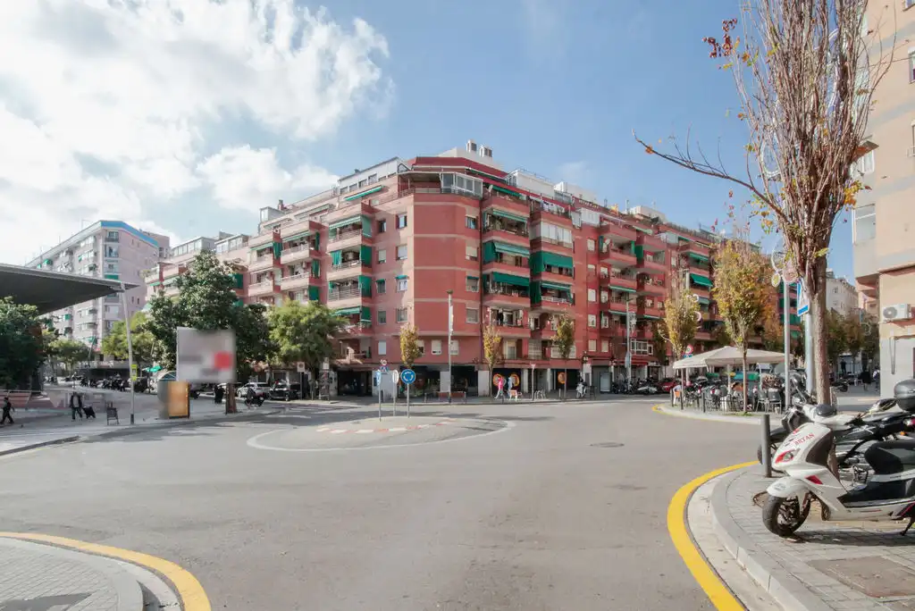 Vista exterior de Pis en venda en L'Hospitalet de Llobregat
