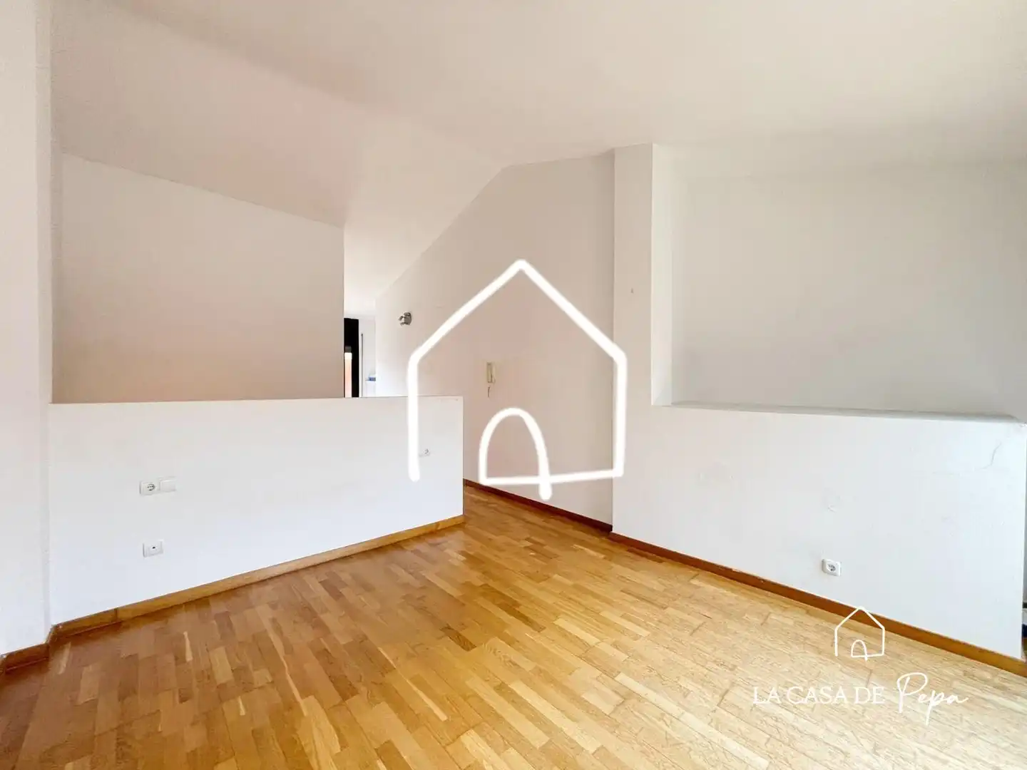Sala de estar de Ático en venta en Begues con Calefacción, Parquet y Balcón