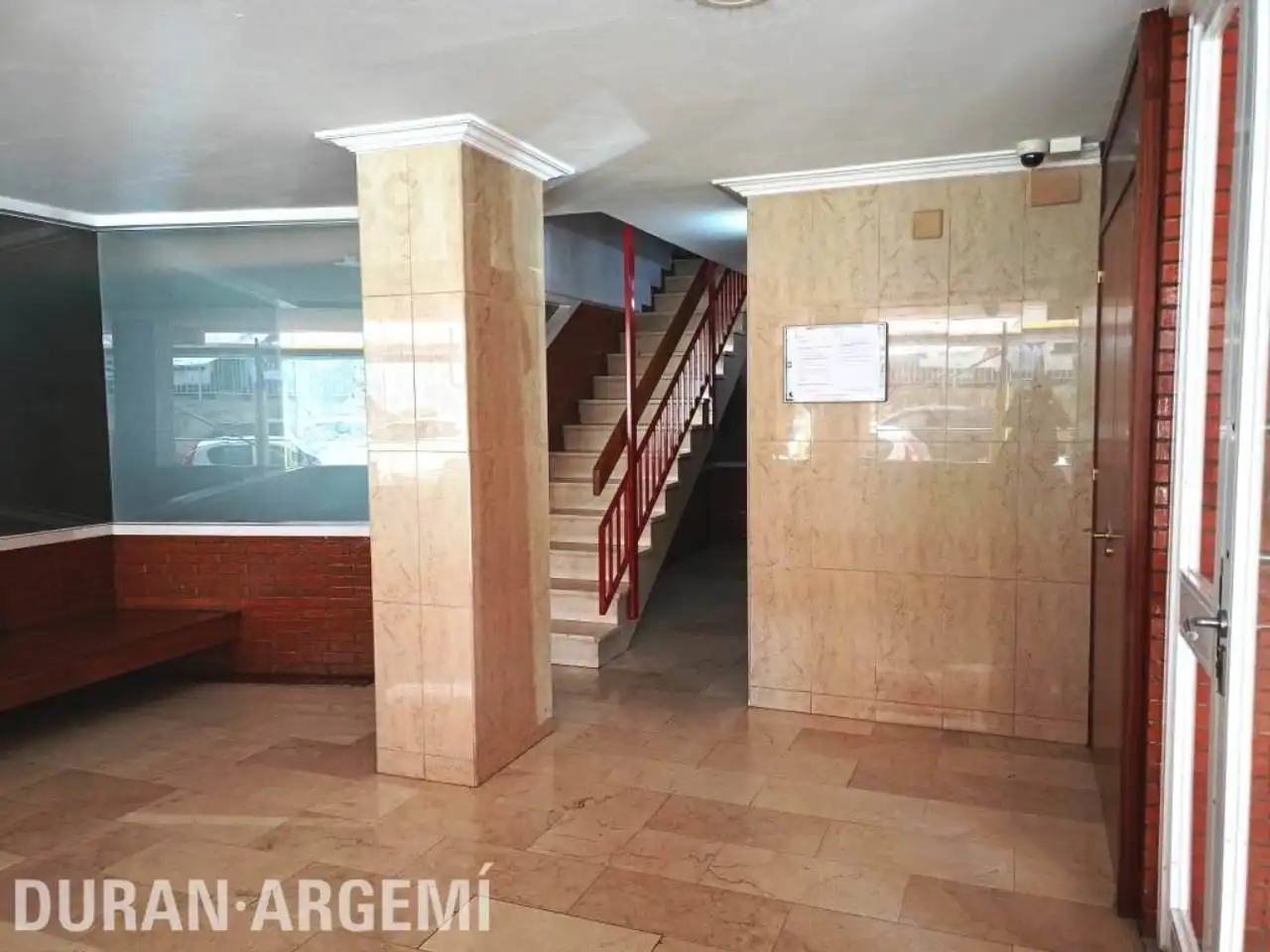 Wohnung zum Verkauf in Barcelona mit Klimaanlage und Parkett
