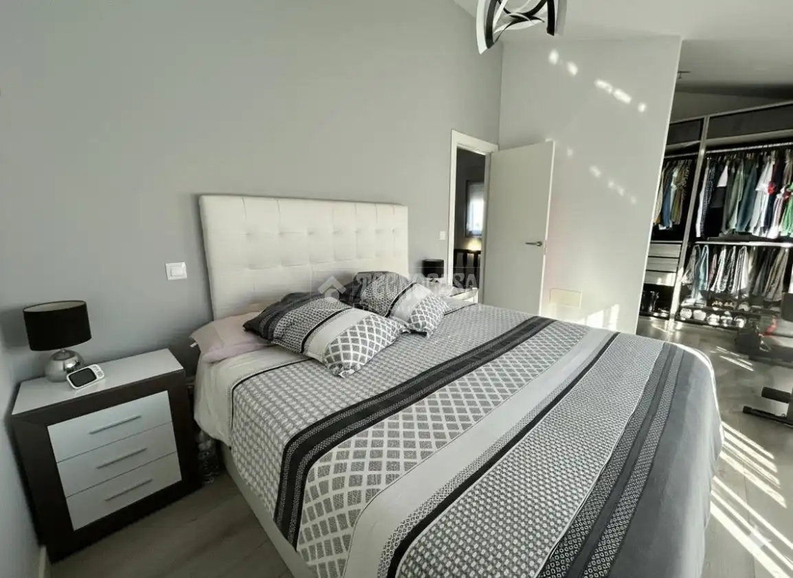 Schlafzimmer von Einfamilien-Reihenhaus zum Verkauf in Miengo mit Heizung, Privatgarten und Terrasse
