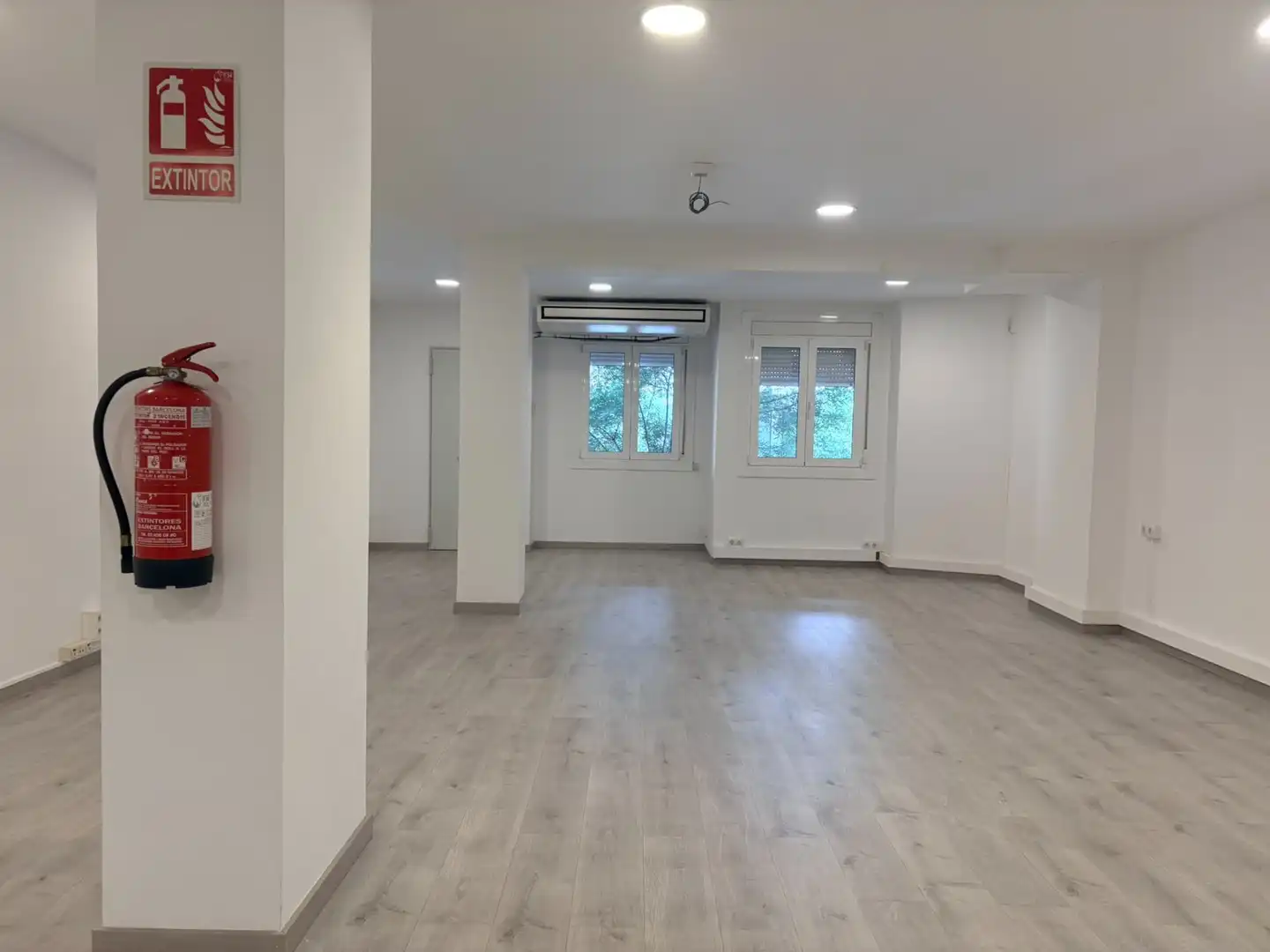 Office for rent in Barcelona  with Air Conditioner