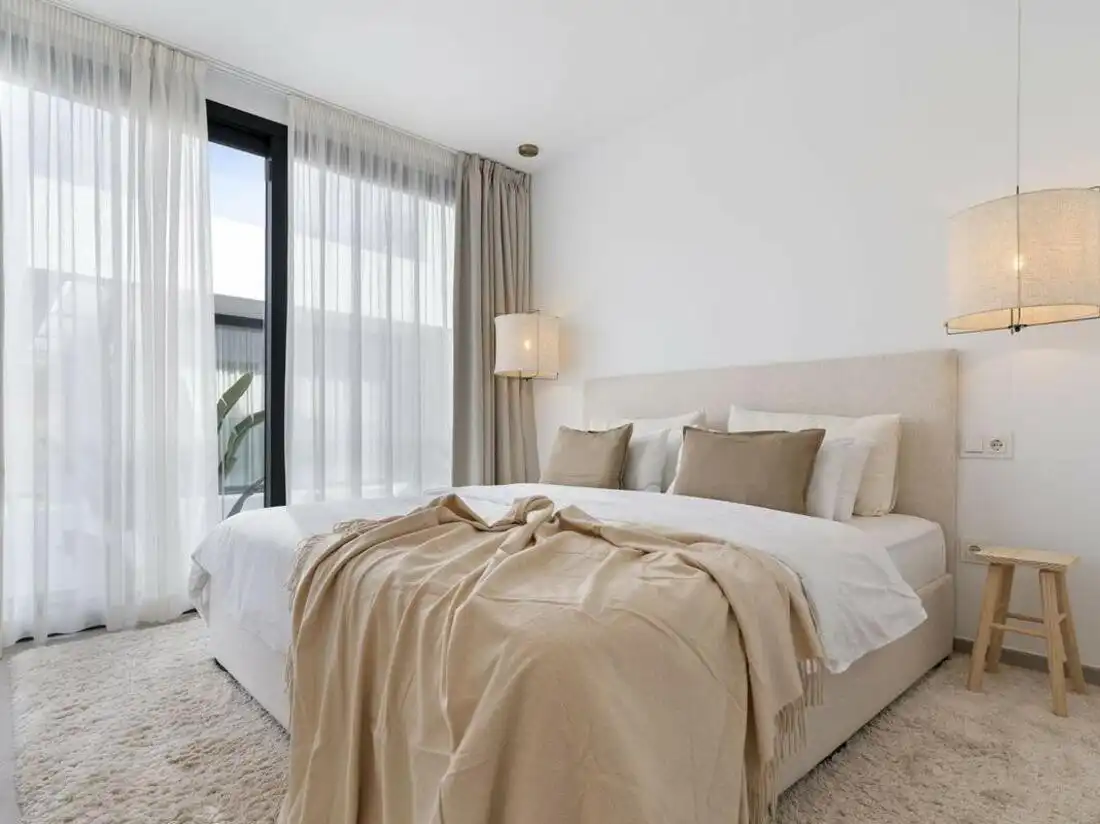 Dormitori de Casa o xalet de lloguer en Estepona amb Aire condicionat, Jardí privat i Terrassa