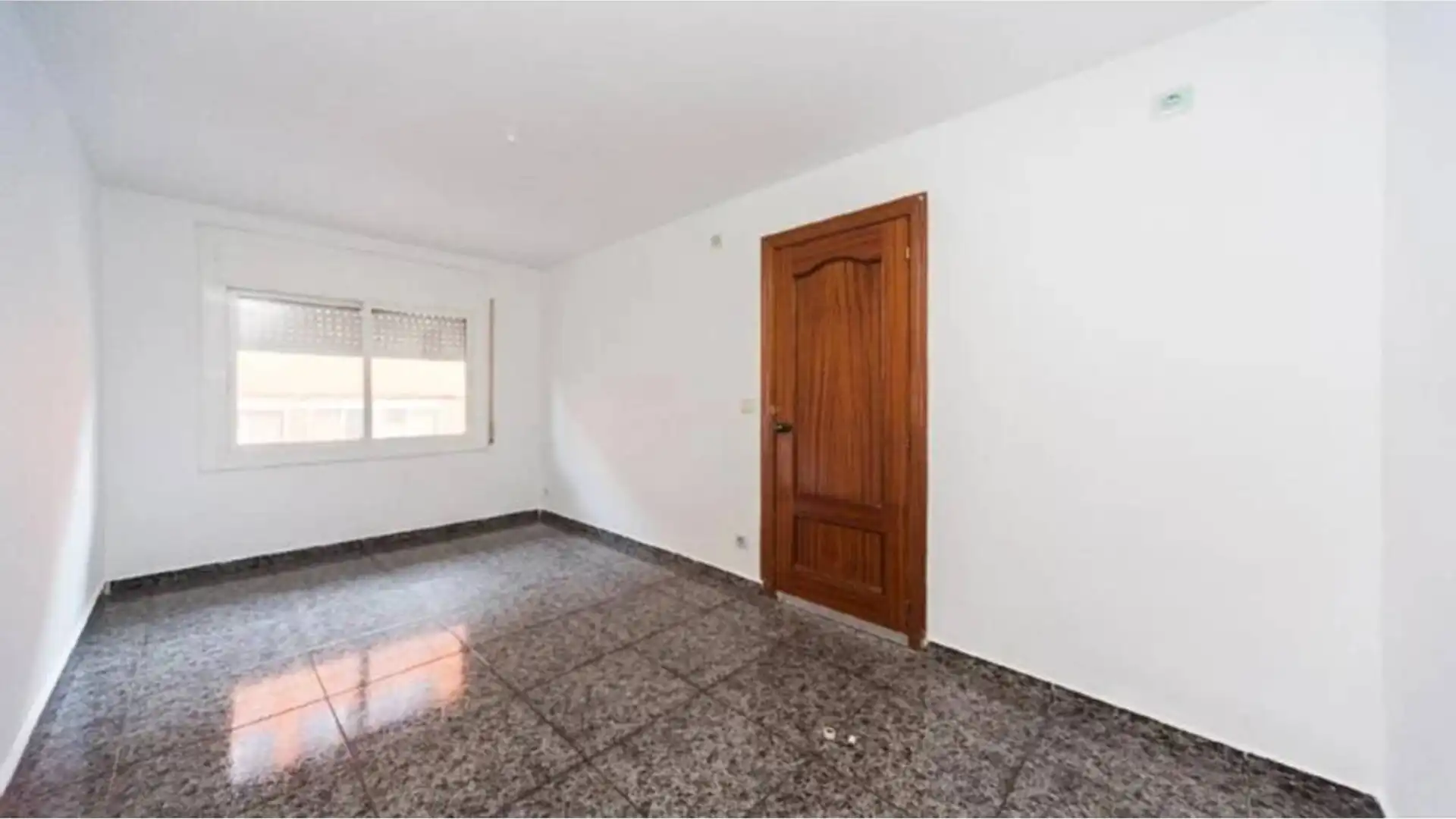 Bedroom of Flat for sale in Badalona