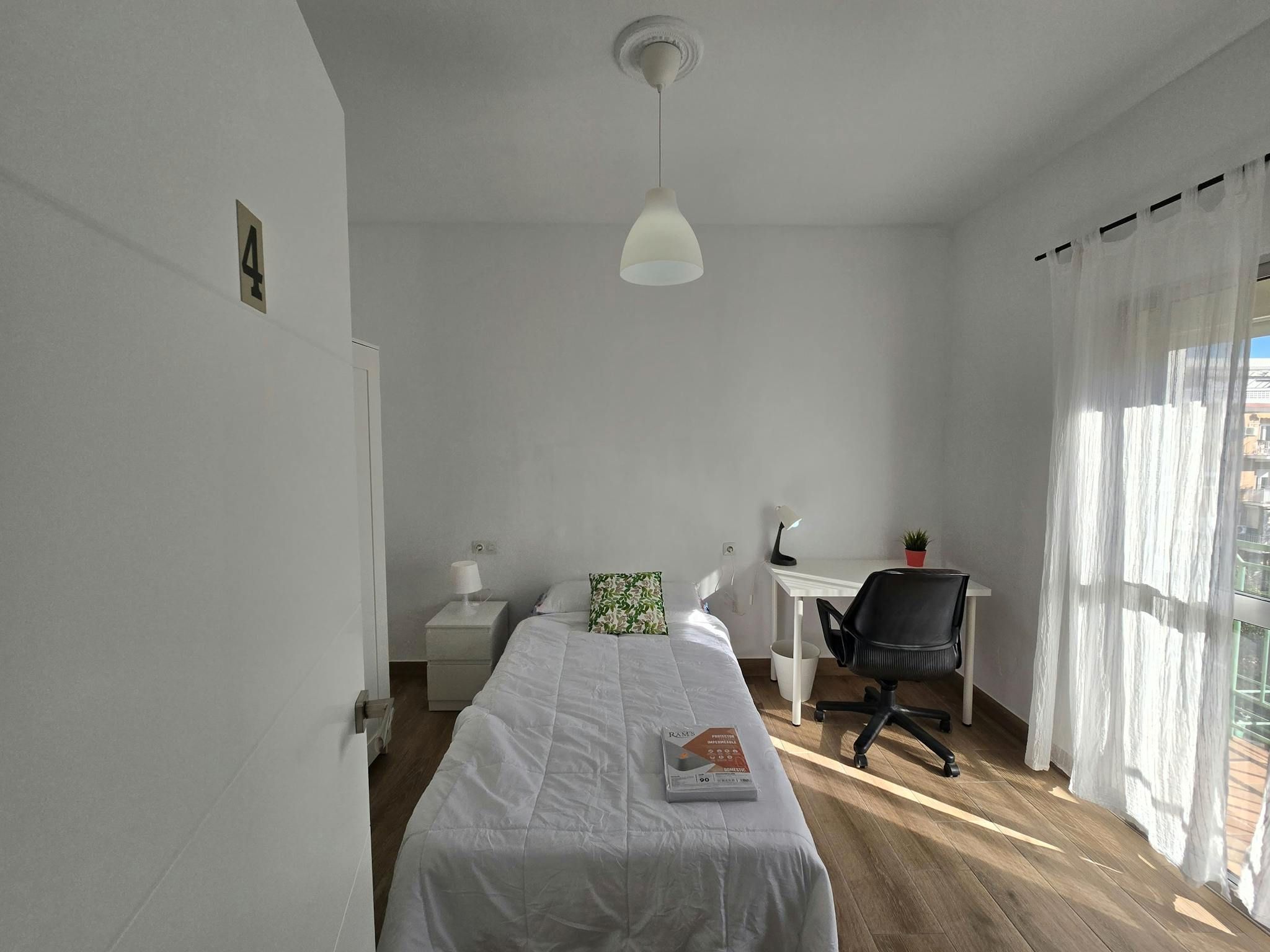 Habitación de Piso para compartir en  Sevilla Capital con Aire acondicionado, Calefacción y Jardín privado