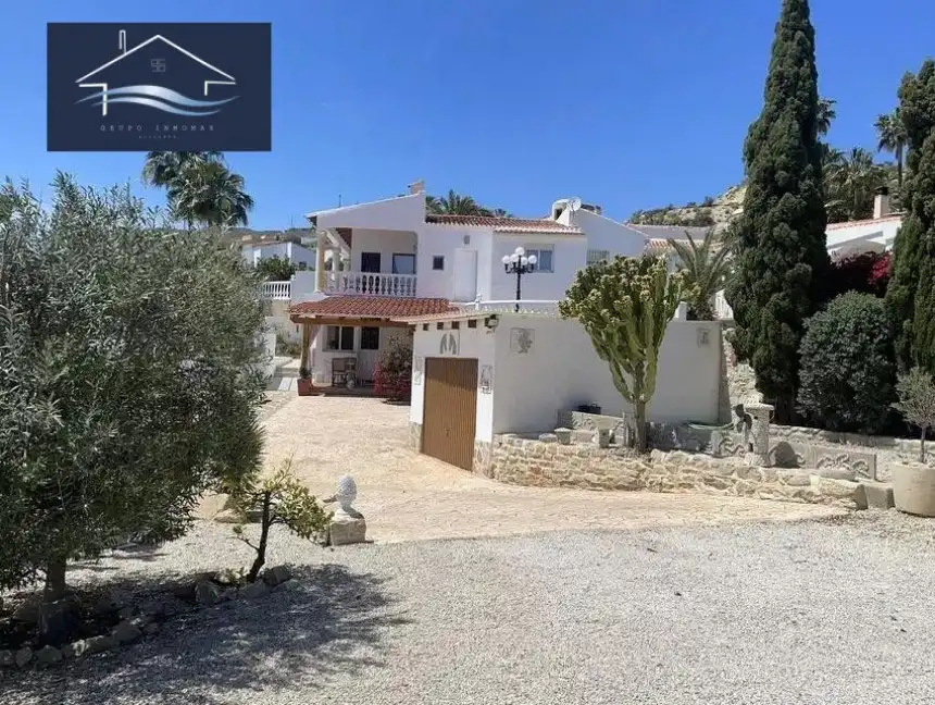 Vista exterior de Casa o xalet en venda en El Campello amb Aire condicionat, Calefacció i Jardí privat