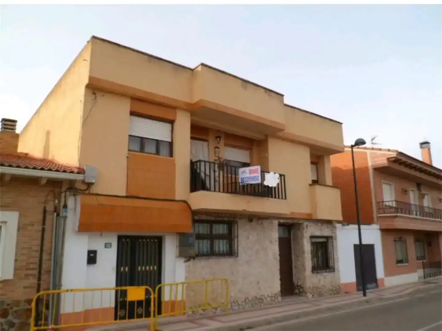Vista exterior de Casa adosada en venda en Valdestillas amb Balcó