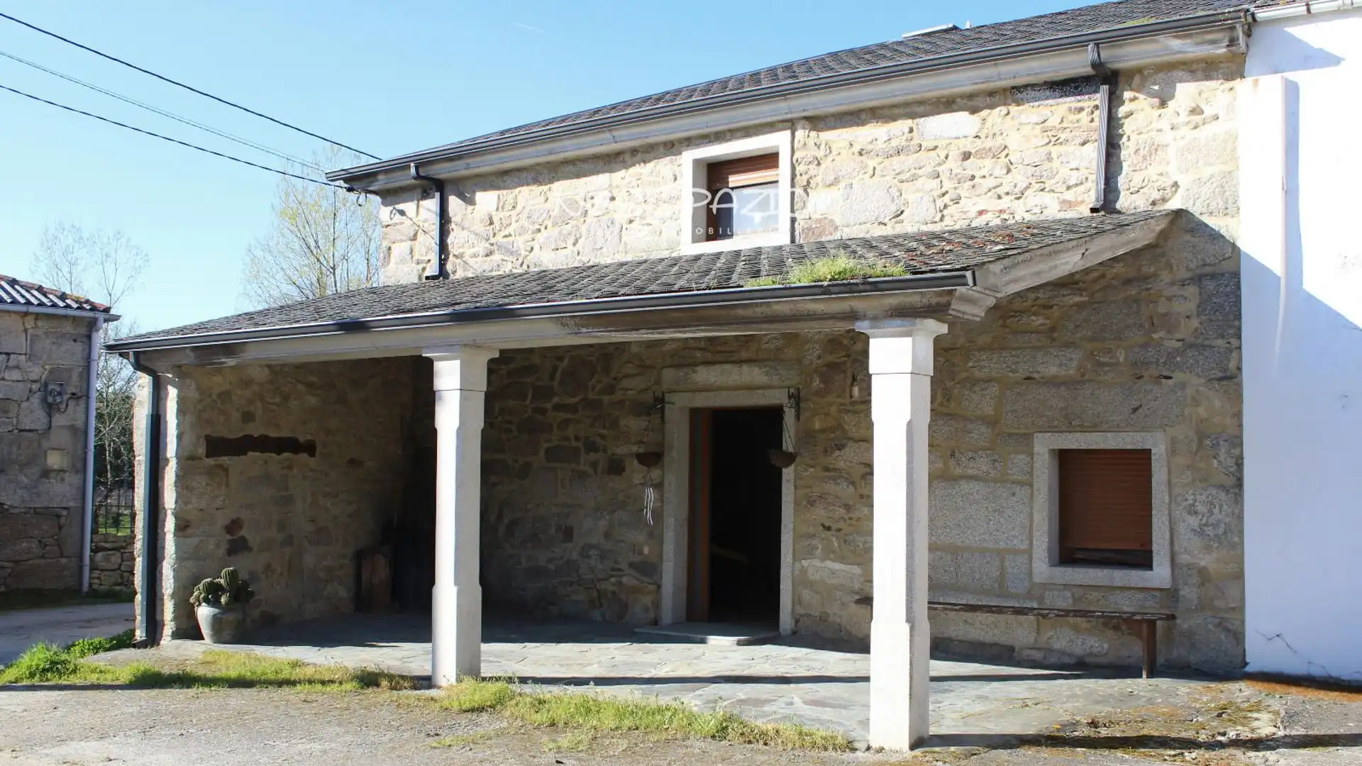 Vista exterior de Casa adosada en venta en Friol con Amueblado