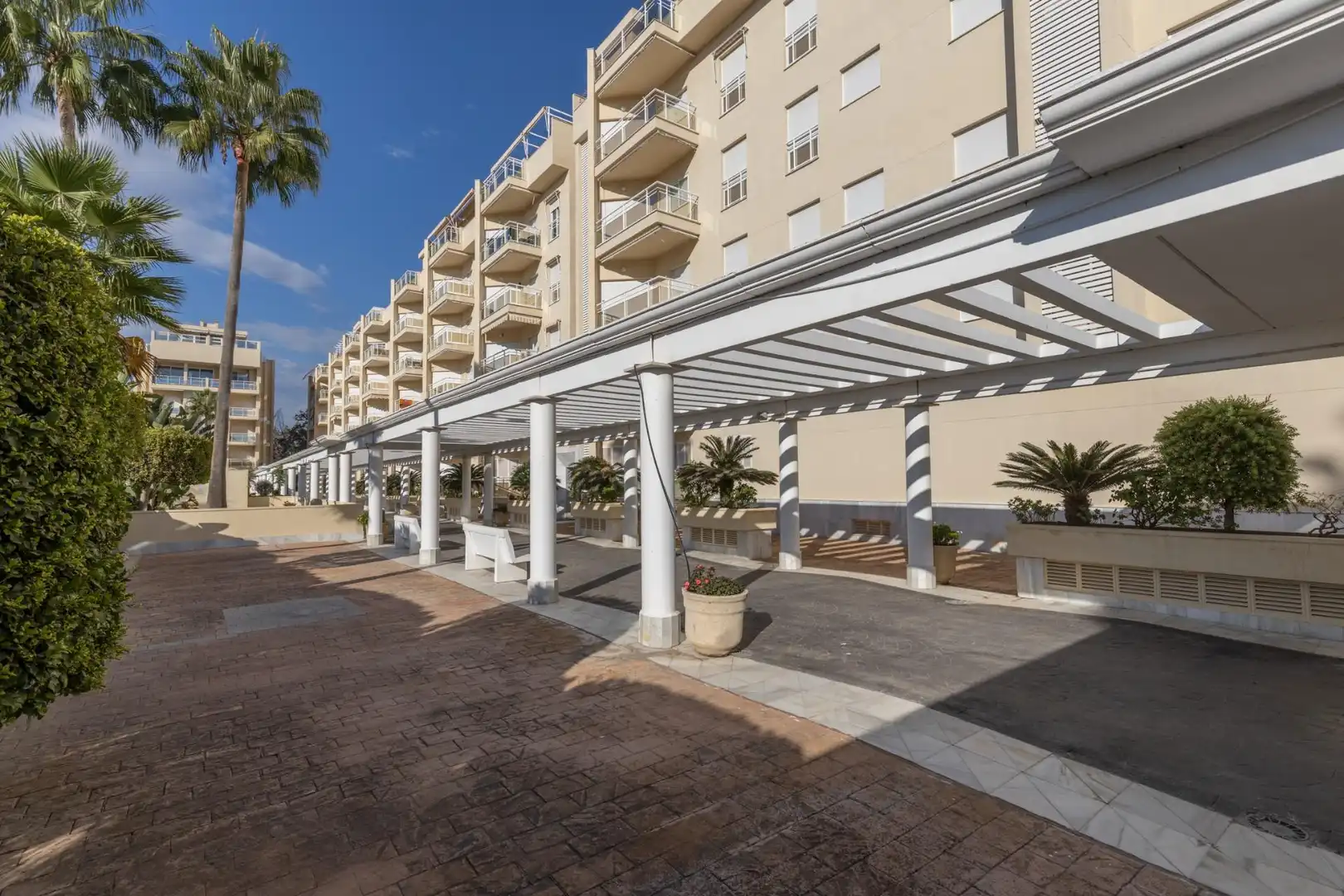 Vista exterior de Pis en venda en Motril amb Terrassa, Moblat i Balcó