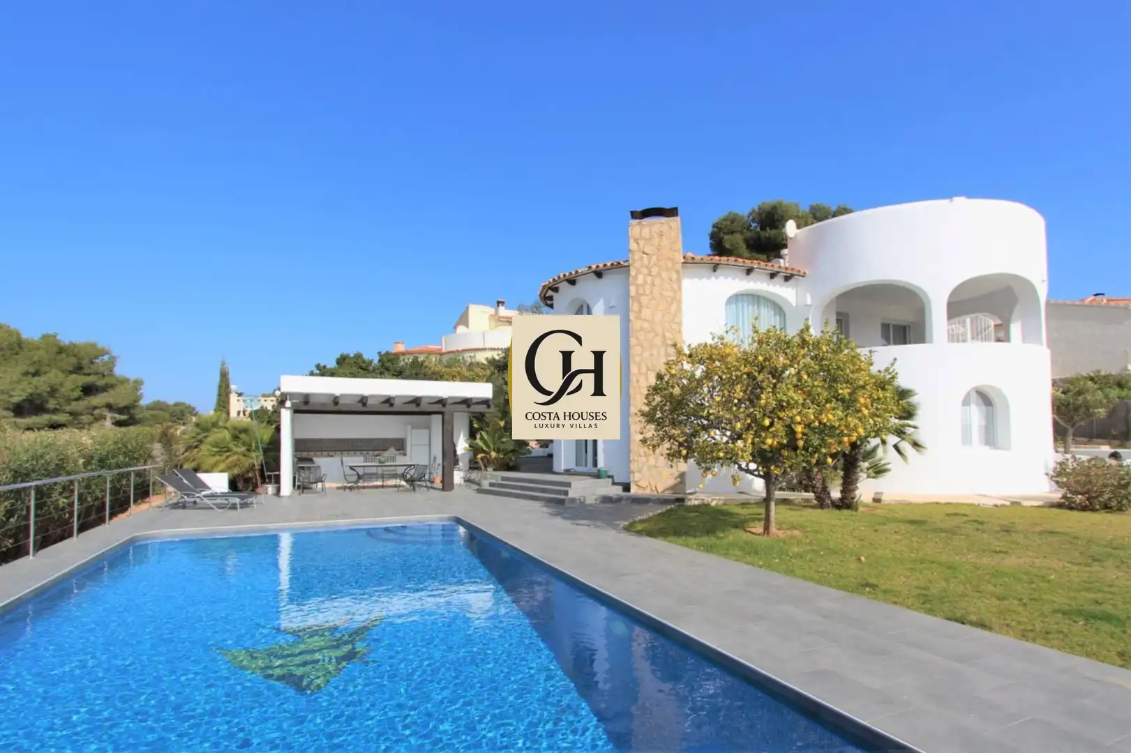 Vista exterior de Casa o xalet en venda en Jávea / Xàbia amb Aire condicionat, Jardí privat i Terrassa