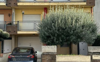 Vista exterior de Casa adosada en venda en Santa Coloma de Farners amb Jardí privat, Terrassa i Balcó