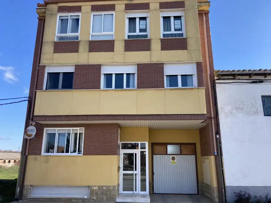 Vista exterior de Dúplex en venta en Villaquilambre con Calefacción, Trastero y Horno