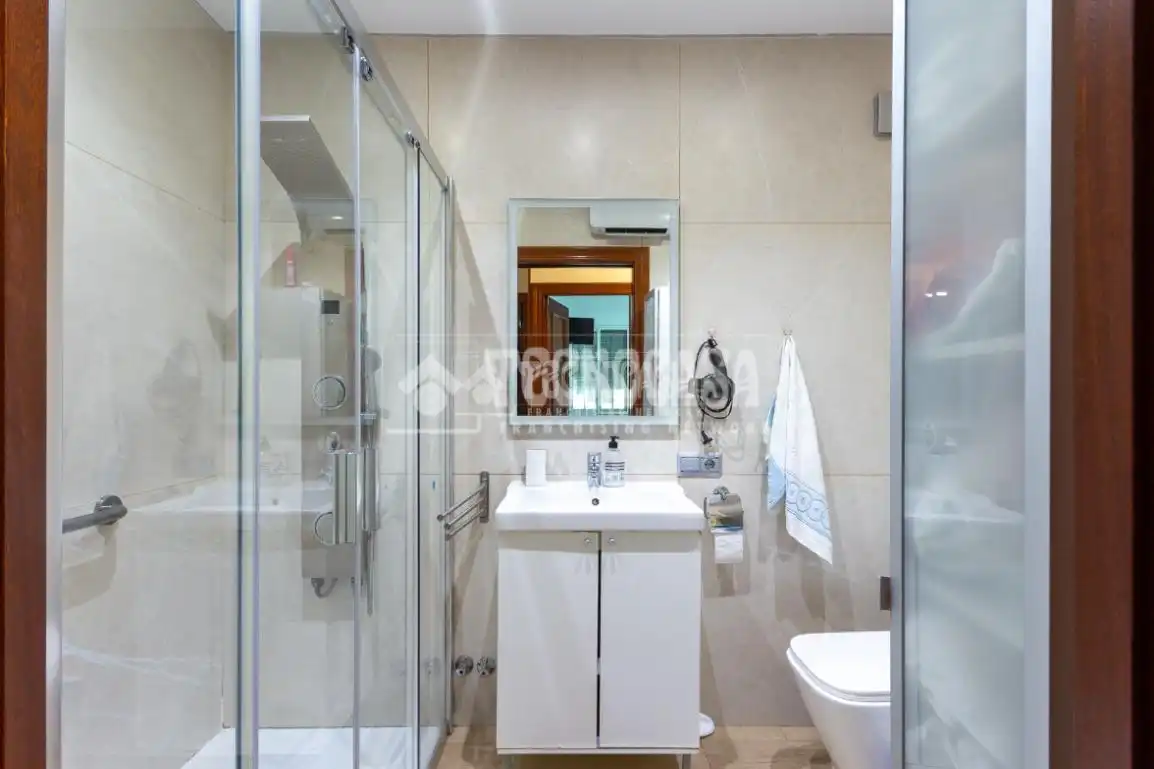 Baño de Piso en venta en Vélez-Málaga con Aire acondicionado, Calefacción y Balcón