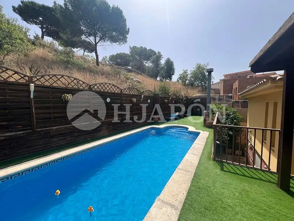 Piscina de Casa o xalet en venda en Vilassar de Dalt amb Aire condicionat, Calefacció i Jardí privat