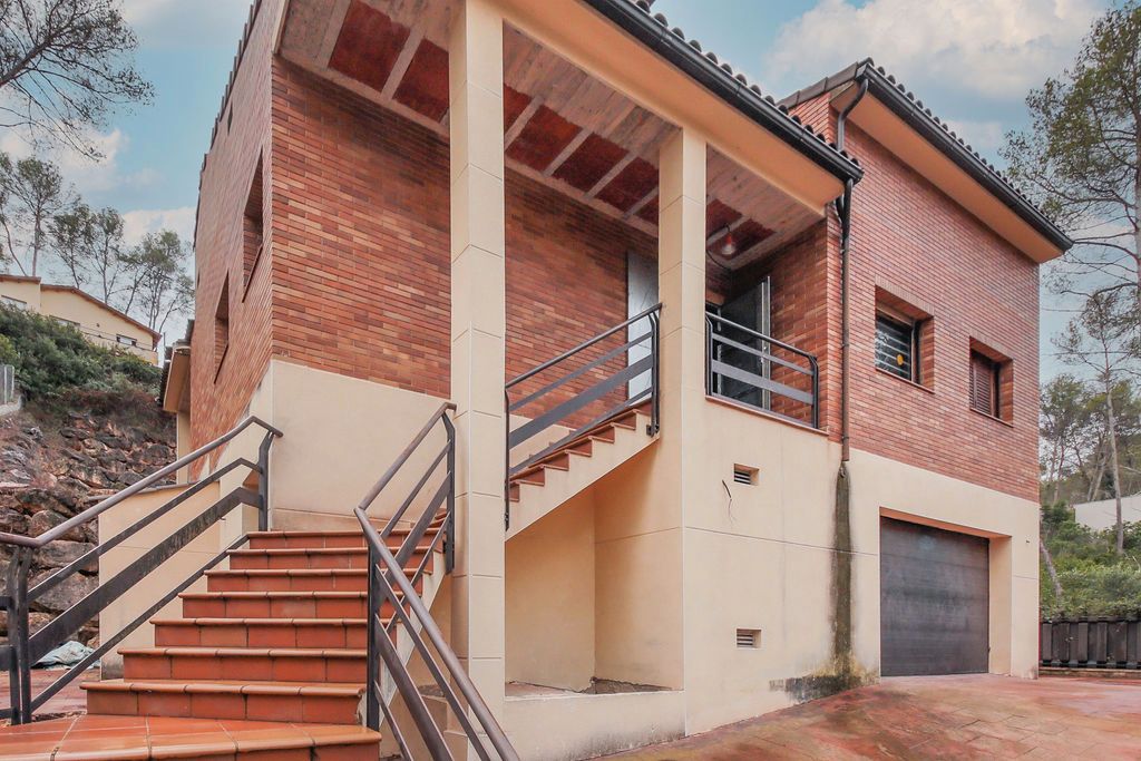 Vista exterior de Casa o xalet en venda en Olivella amb Jardí privat, Terrassa i Balcó