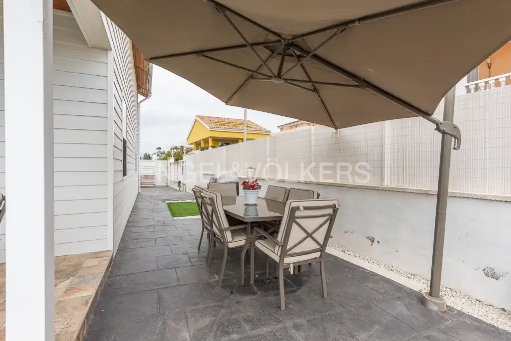 Casa o xalet en venda a Carrer la Plana Baixa, La Torre - Playa de Chilches