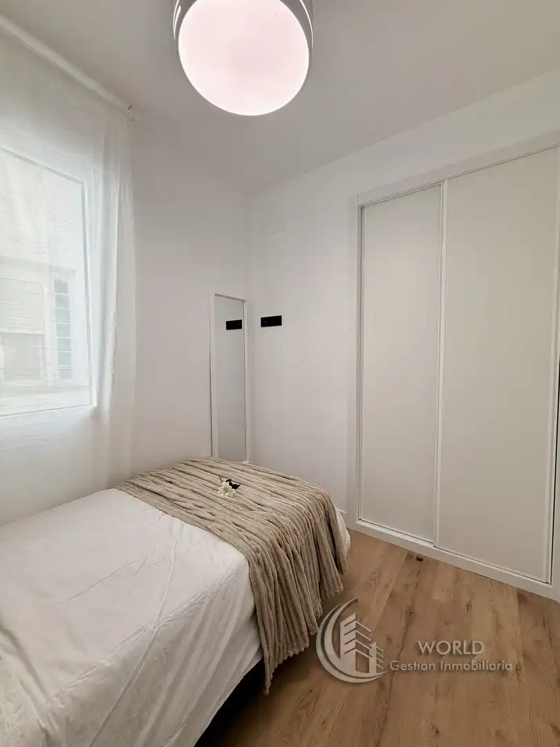 Bedroom of Flat for sale in Madrid  with Air Conditioner, Heating and Furnished