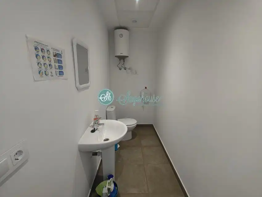 Bathroom of Office for rent in Segovia  with Heating