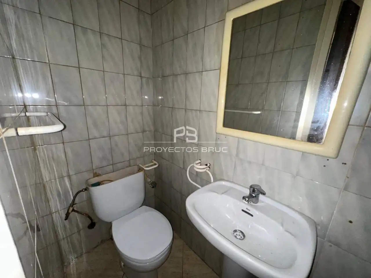 Bathroom of Flat for sale in Corbera de Llobregat, Barcelona