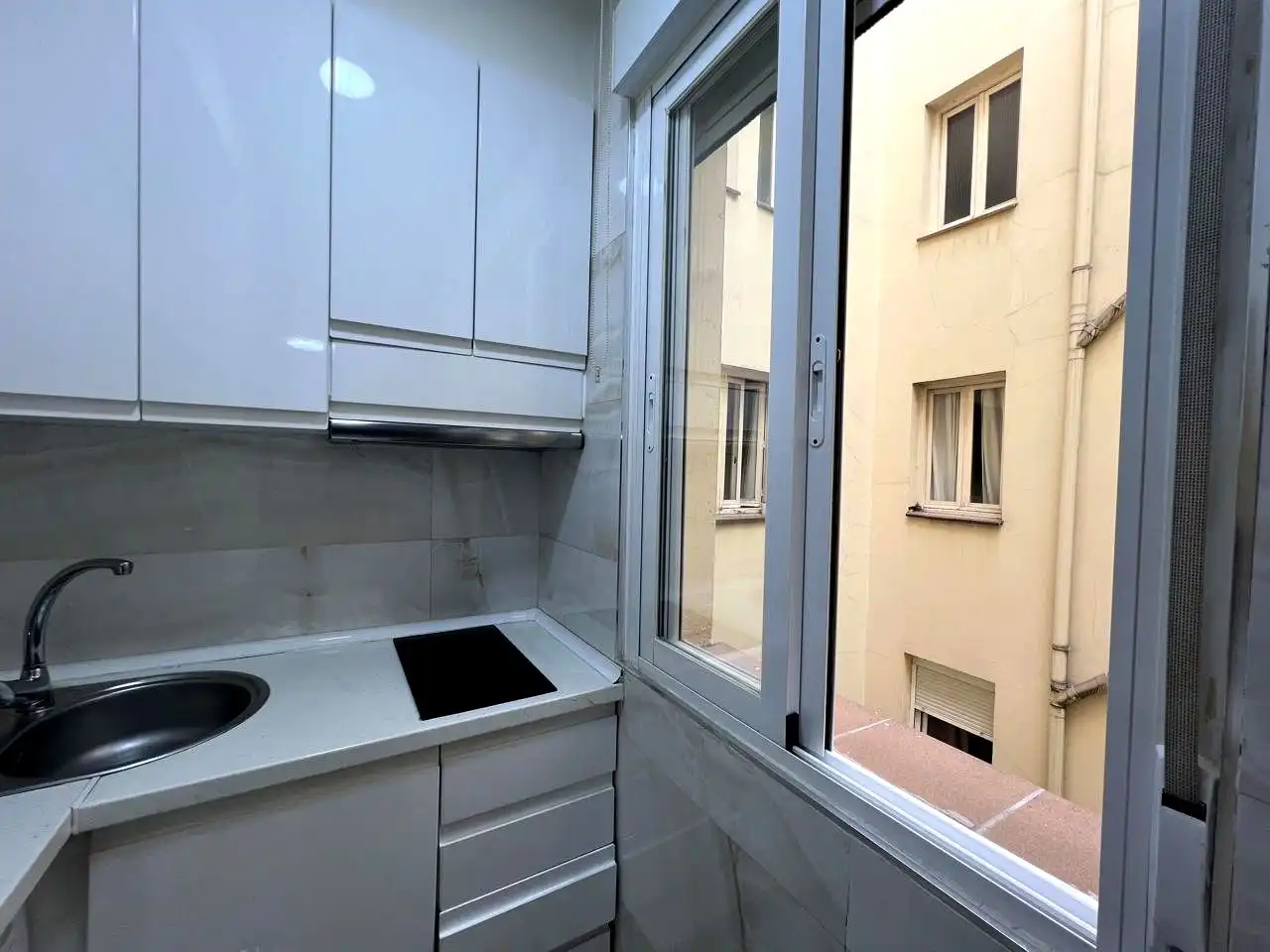 Cuina de Estudi de lloguer en Madrid amb Aire condicionat, Calefacció i Parquet