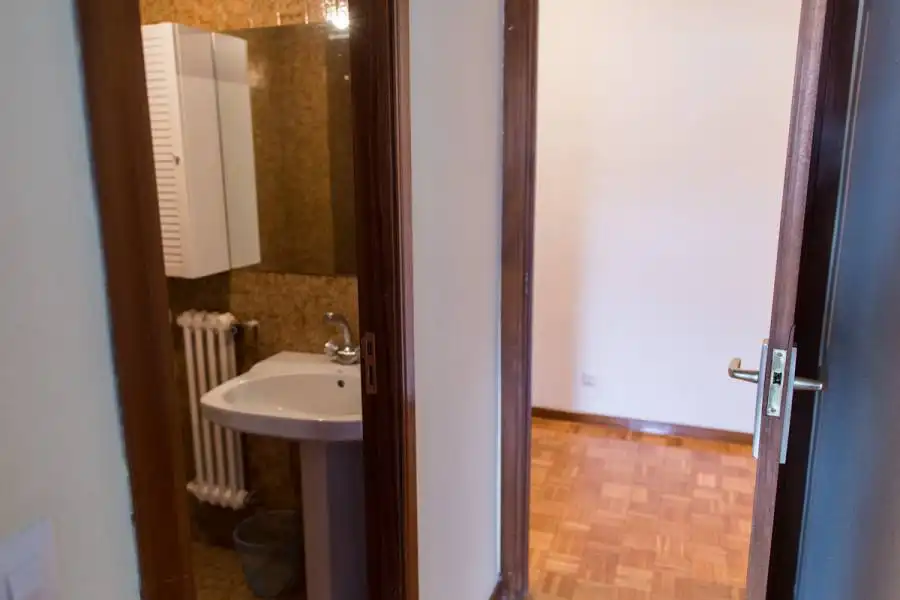 Baño de Piso en venta en  Pamplona / Iruña con Calefacción, Parquet y Amueblado