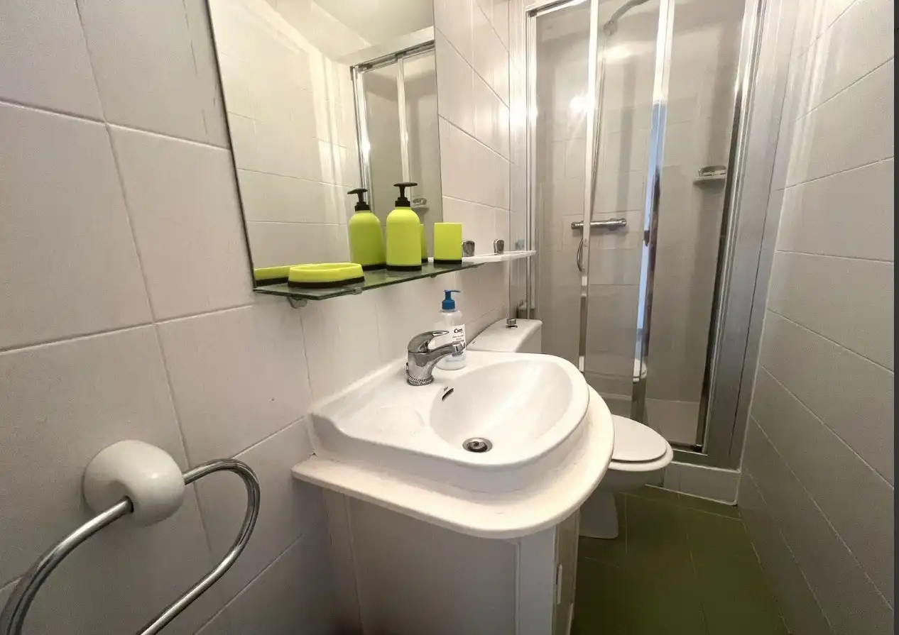 Bany de Apartament en venda en Estepona amb Aire condicionat, Jardí privat i Terrassa
