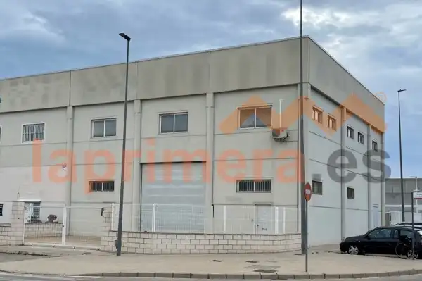 Nau industrial de lloguer a Centro