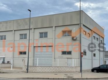 Industrial building to rent in Centro