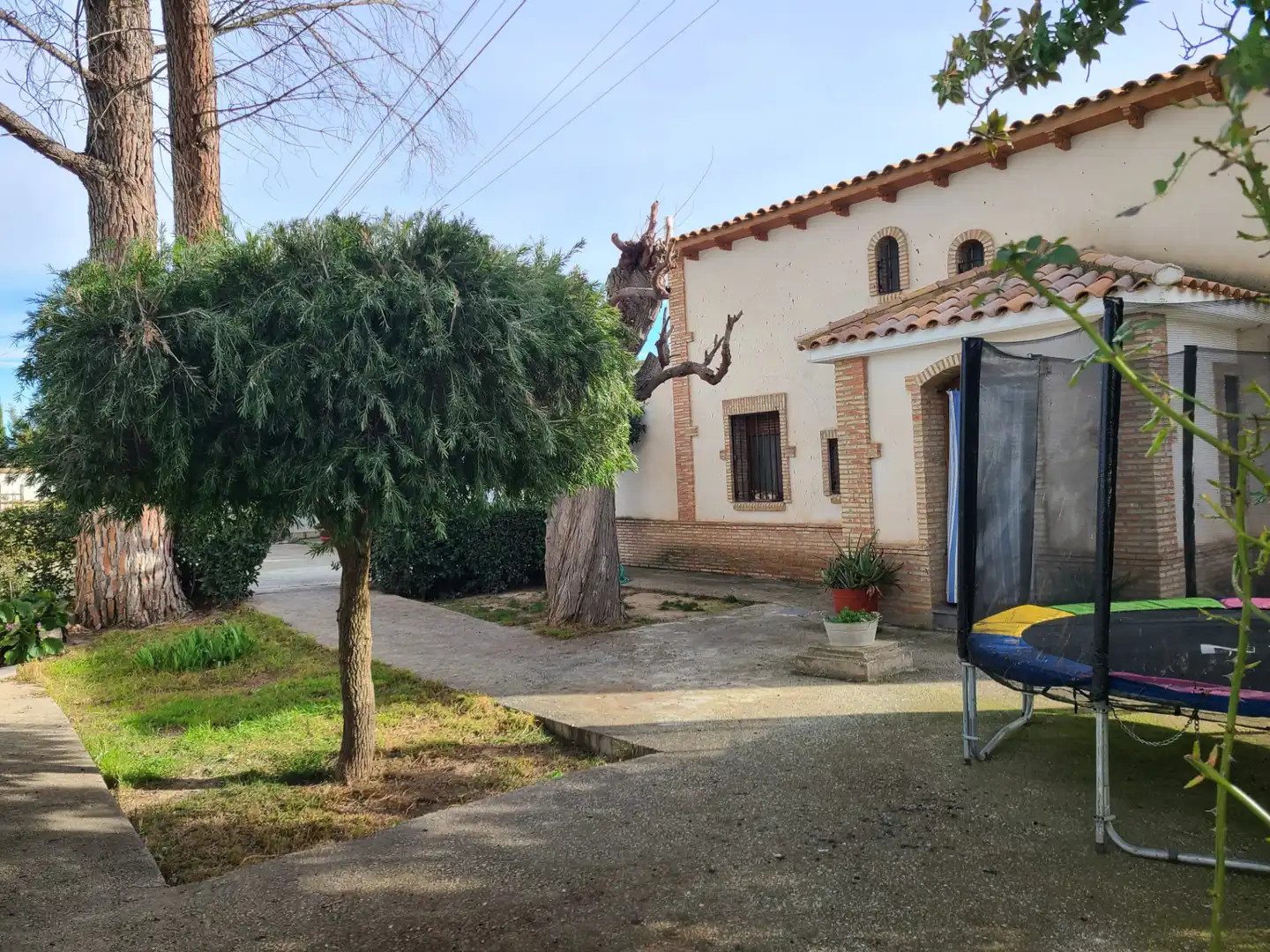 Vista exterior de Casa o xalet en venda en Zaragoza amb Aire condicionat, Calefacció i Jardí privat