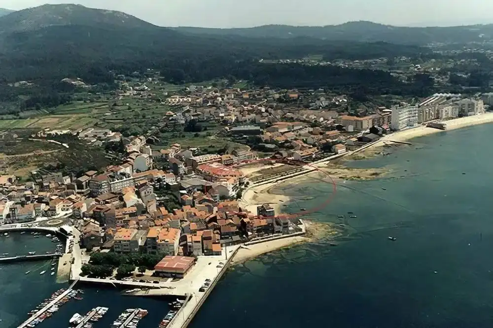 Vista exterior de Casa o xalet en venda en Vilagarcía de Arousa amb Terrassa i Balcó