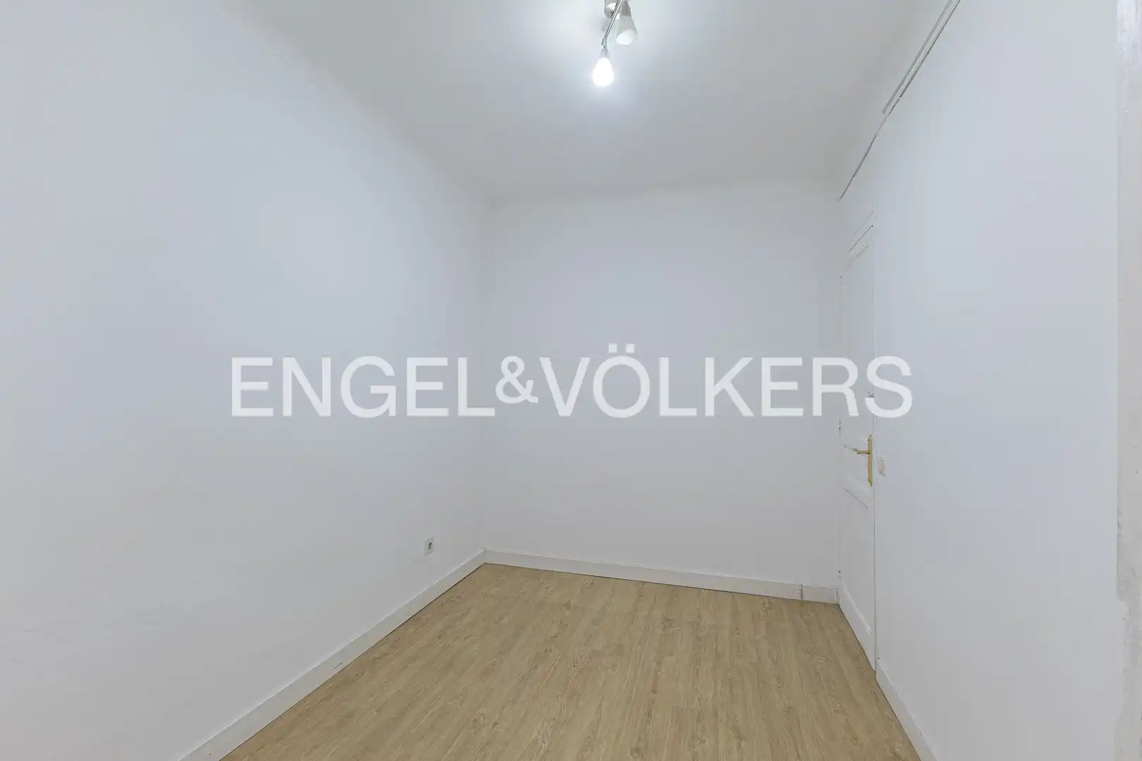 Flat for sale in Barcelona  with Heating, Parquet flooring and Balcony