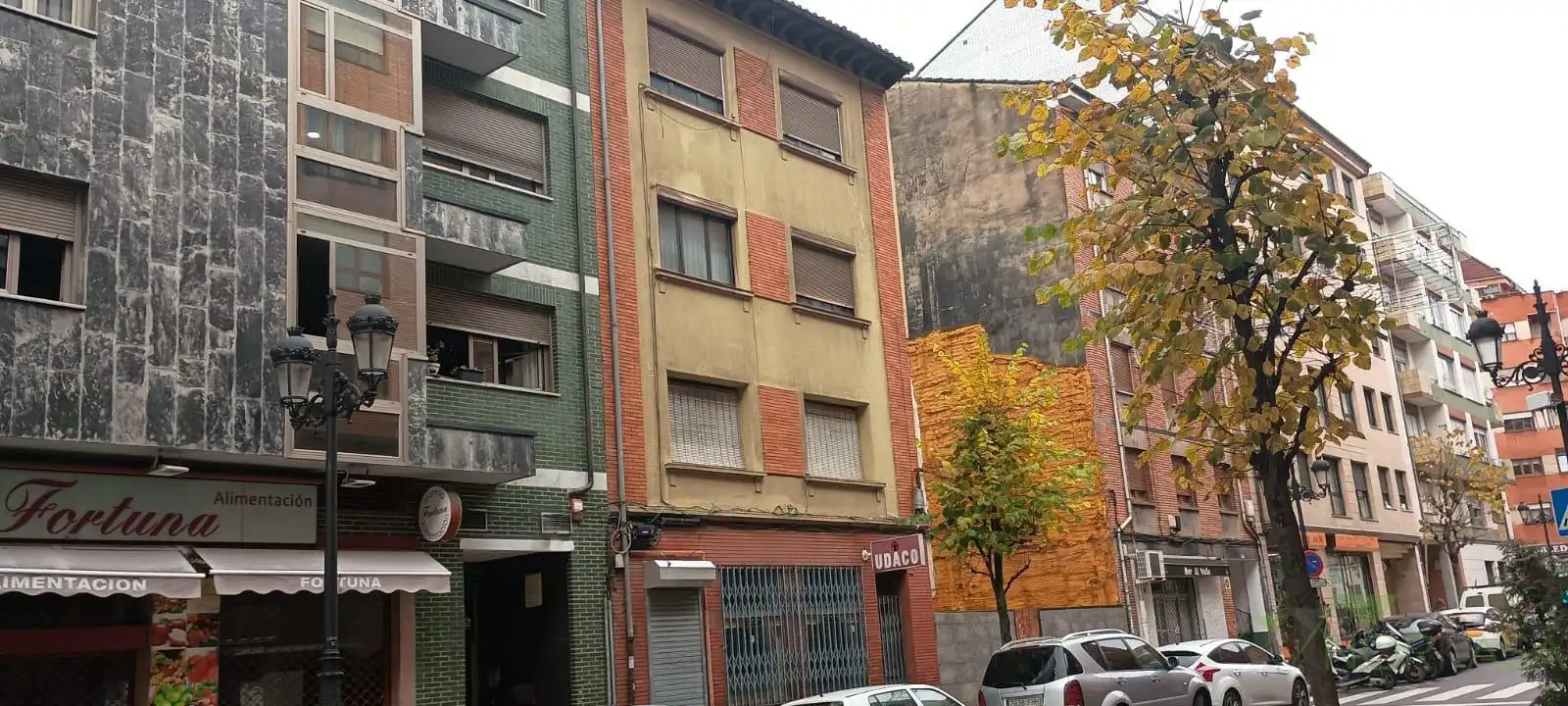 Vista exterior de Edificio en venta en Oviedo 