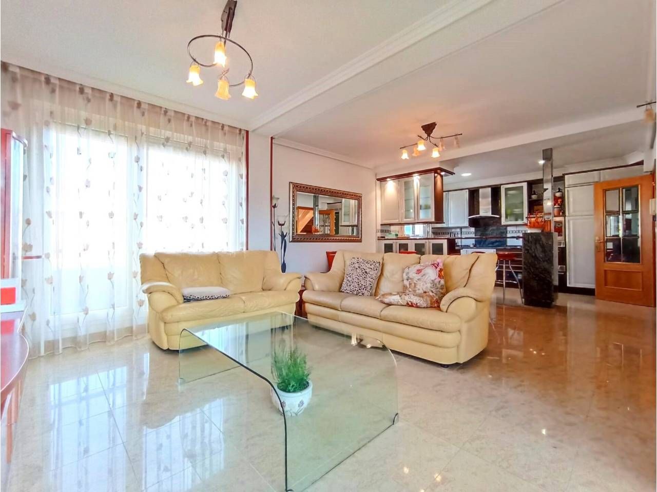 Sala d'estar de Casa o xalet en venda en Ibeas de Juarros amb Calefacció i Jardí privat