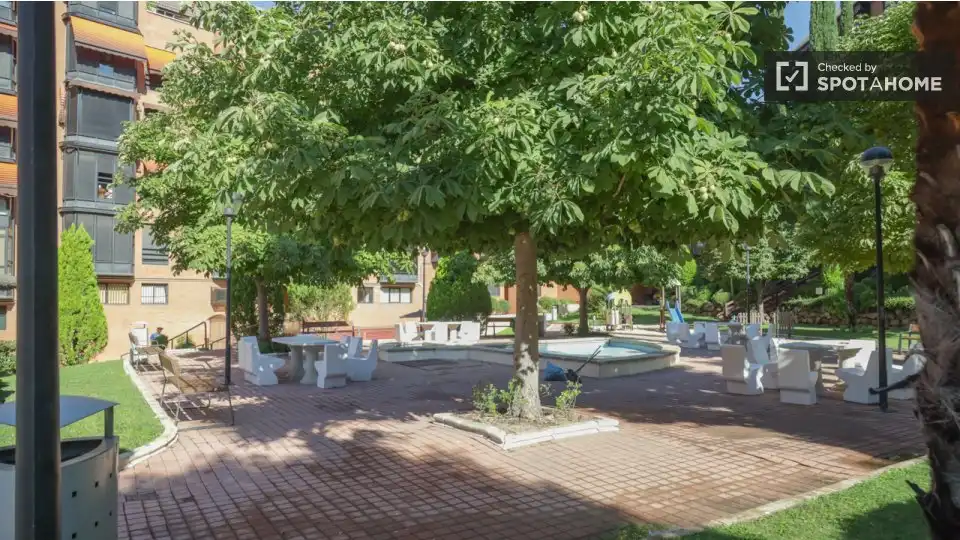 Terrassa de Pis per a compartir en Madrid amb Aire condicionat, Calefacció i Terrassa