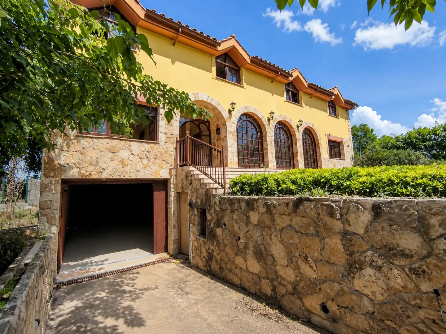 Vista exterior de Casa o chalet en venta en Montcada i Reixac con Calefacción y Jardín privado