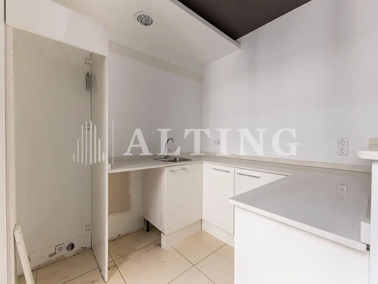 Cocina de Oficina de alquiler en Barcelona con Aire acondicionado y Calefacción