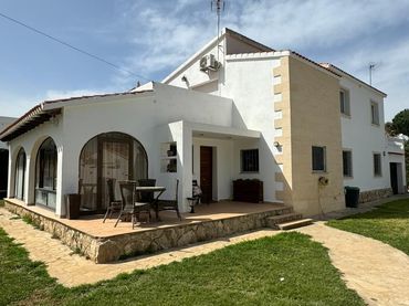Casa amb piscina en venda a Las Marinas / Les Marines