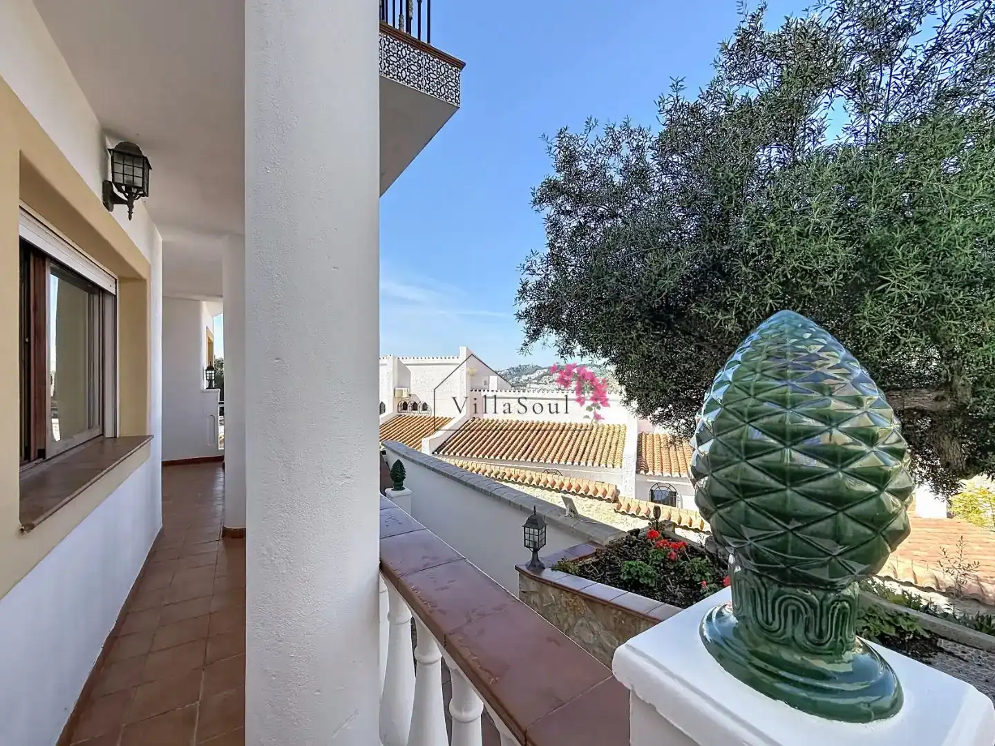 Vista exterior de Casa o xalet en venda en Almuñécar amb Aire condicionat, Piscina i Balcó