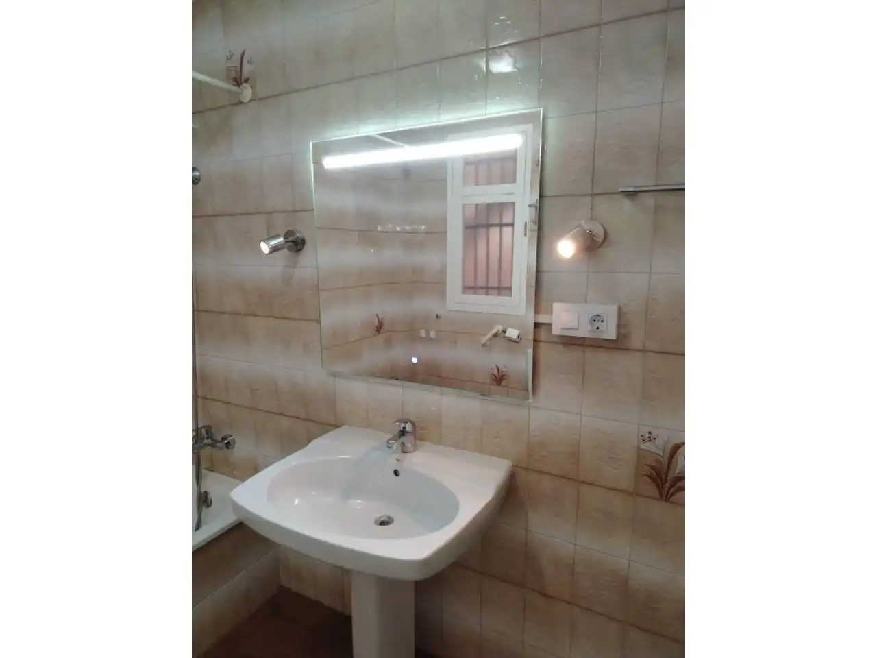 Baño de Piso en venta en Girona con Aire acondicionado, Calefacción y Balcón