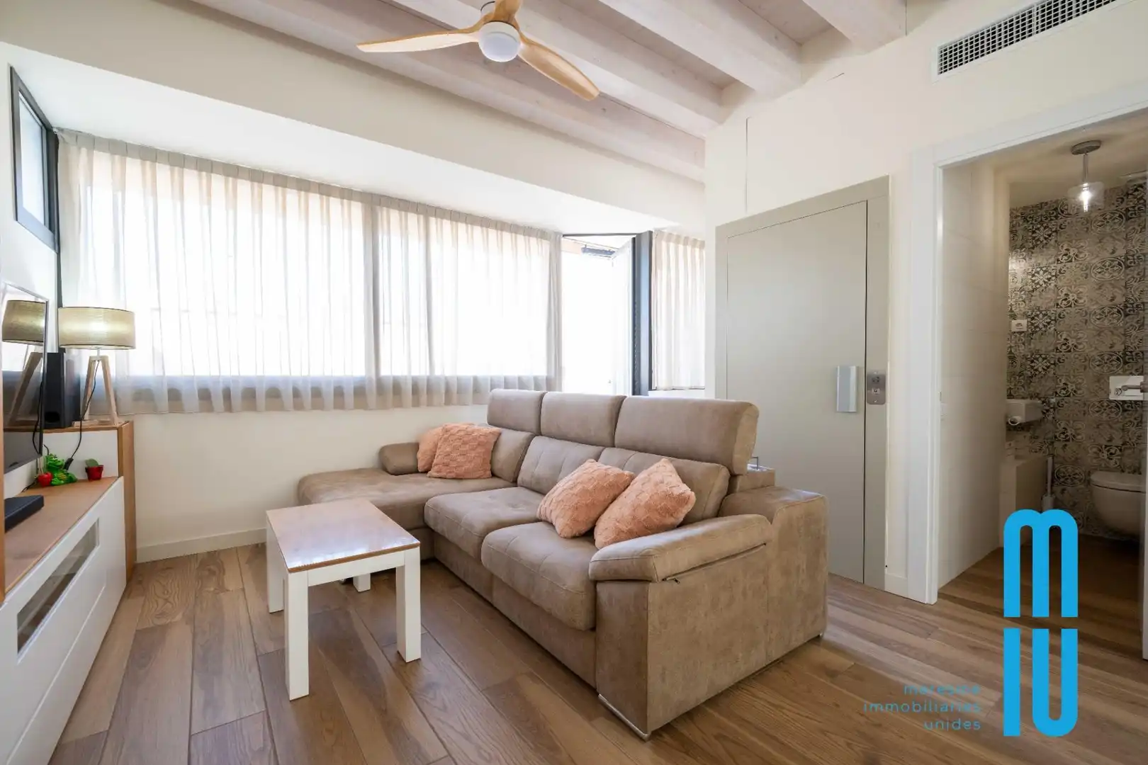 Sala d'estar de Casa o xalet en venda en Mataró amb Aire condicionat, Calefacció i Terrassa