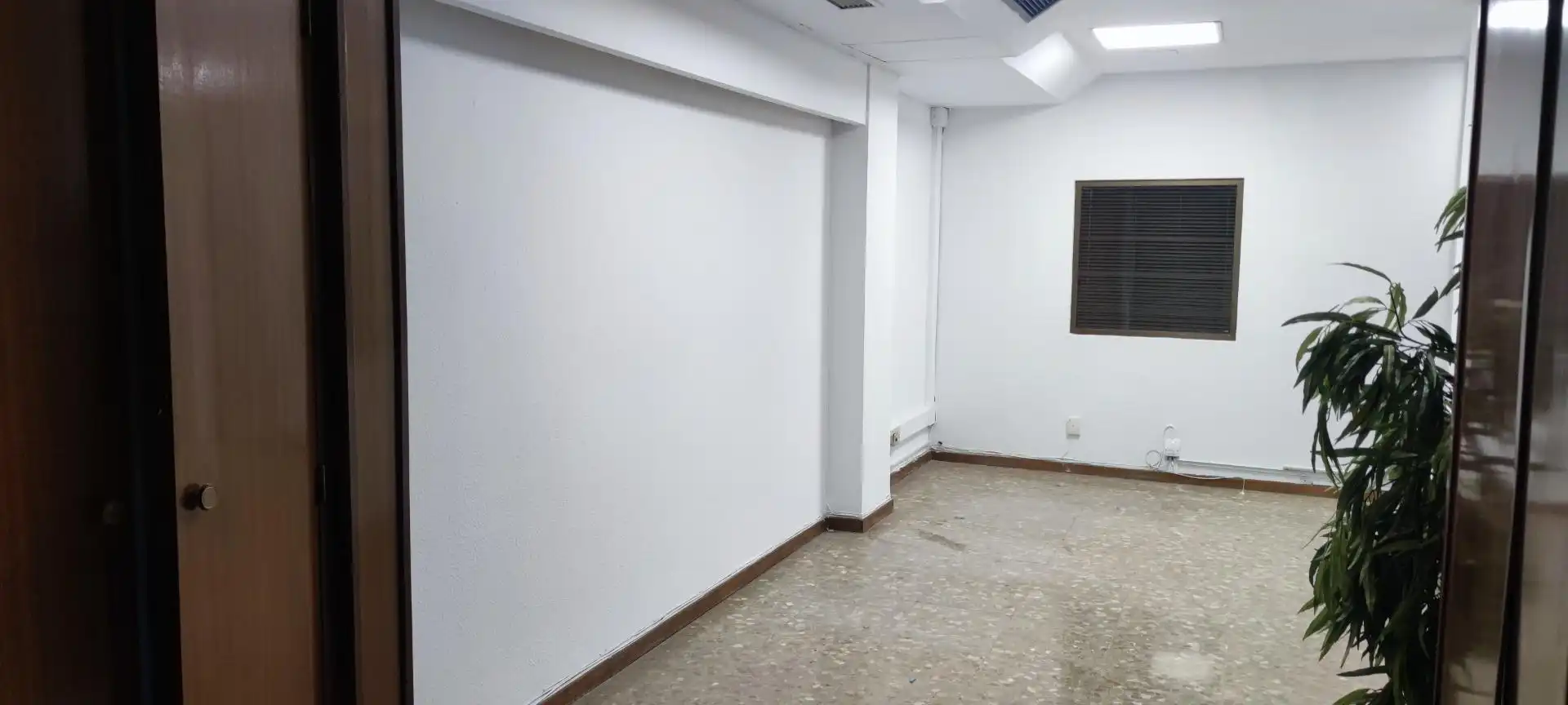 Office for rent in Sevilla  with Air Conditioner