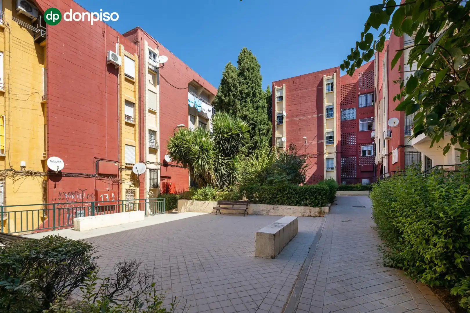 Vista exterior de Piso en venta en Granada