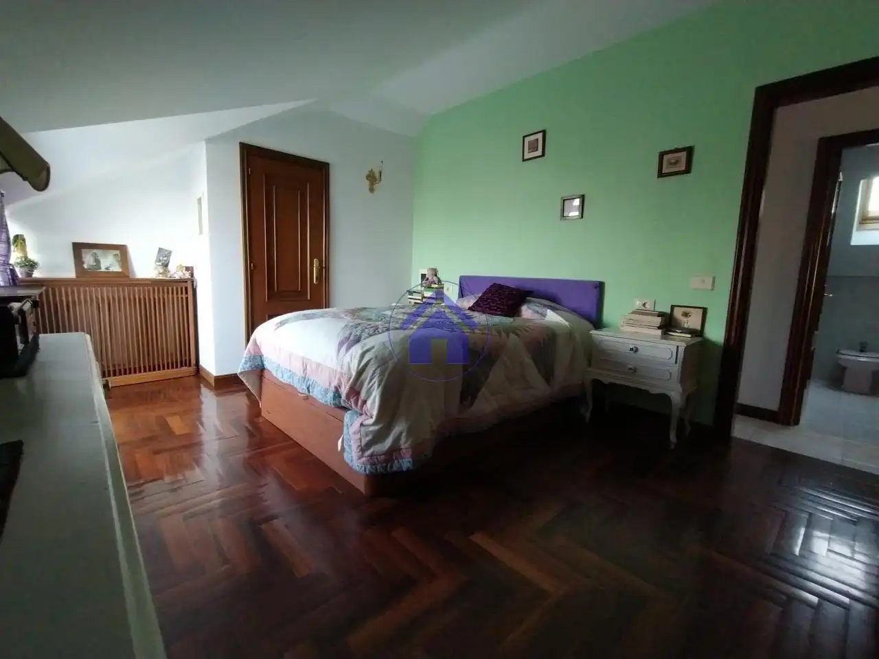 Dormitori de Àtic en venda en Vigo  amb Calefacció, Parquet i Terrassa